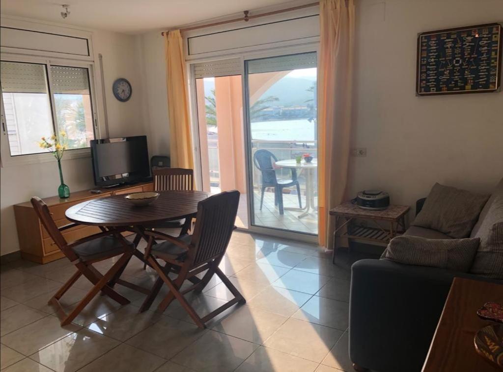 Platja Del Port Daire Llança Dış mekan fotoğraf