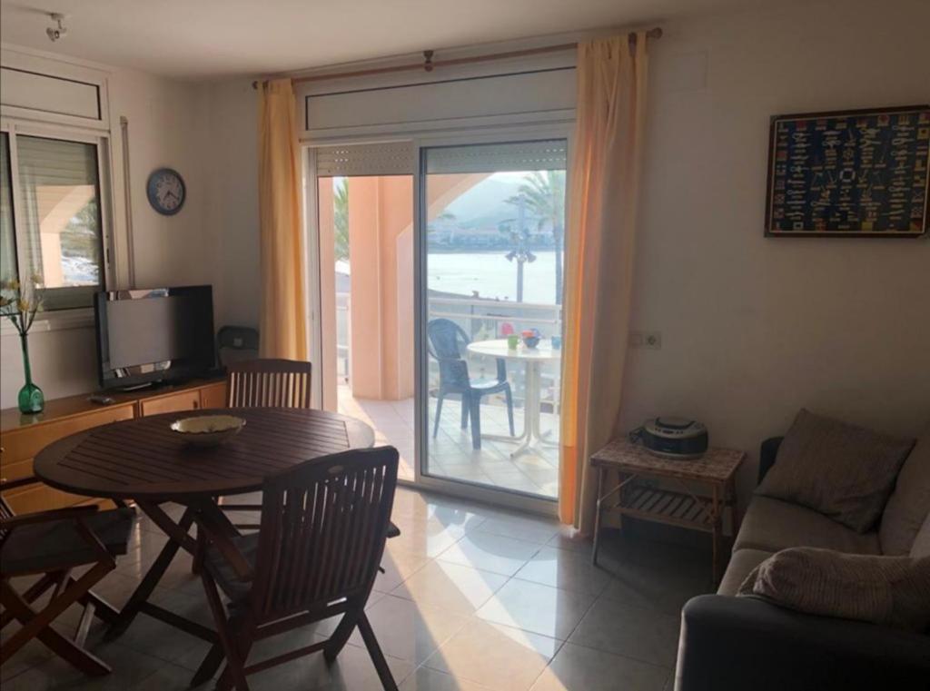 Platja Del Port Daire Llança Dış mekan fotoğraf