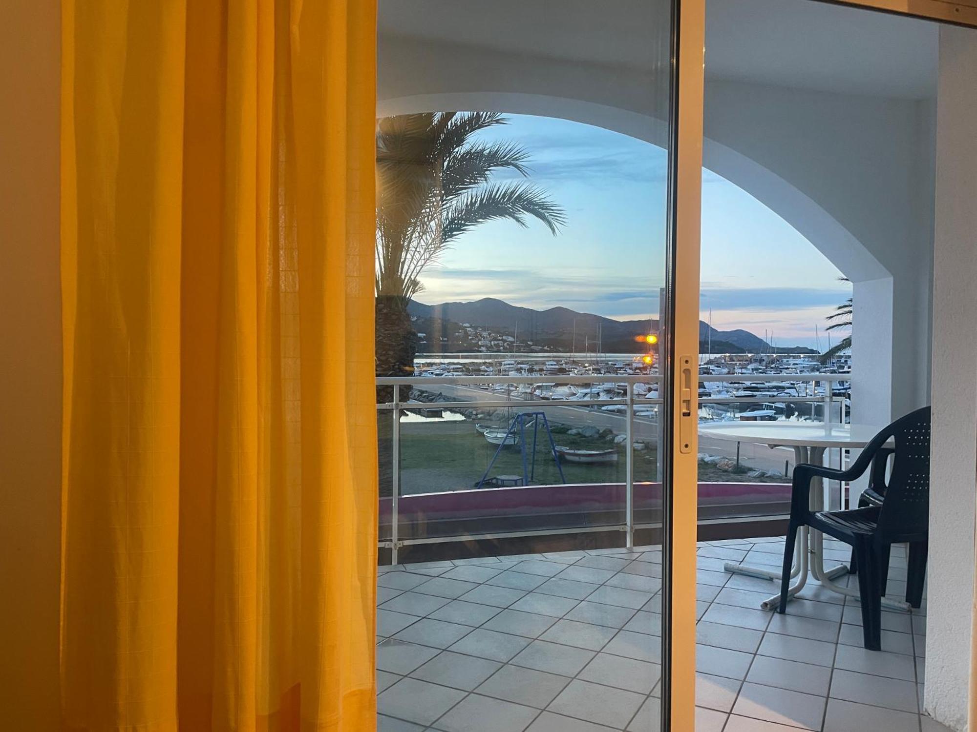 Platja Del Port Daire Llança Dış mekan fotoğraf